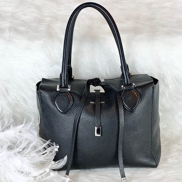 Michael Kors Collection Handbags - 🖤GENTLY USED MICHAEL KORS 🖤 COLLECTION BLACK